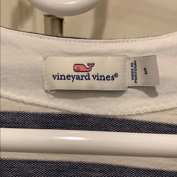 Vineyard vines v neck shirt size small - Picture 5 of 5